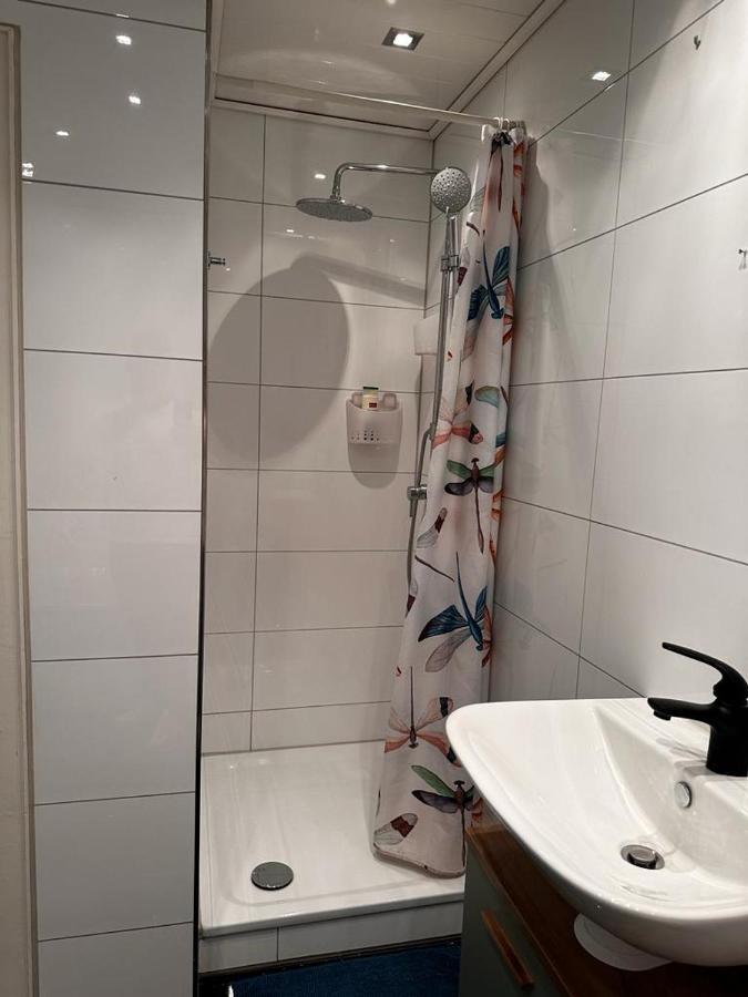 A&V Apartments Wunderschoene Rheinblick Wohnung Zum Entspannen Apt Ela Duisburg Dış mekan fotoğraf