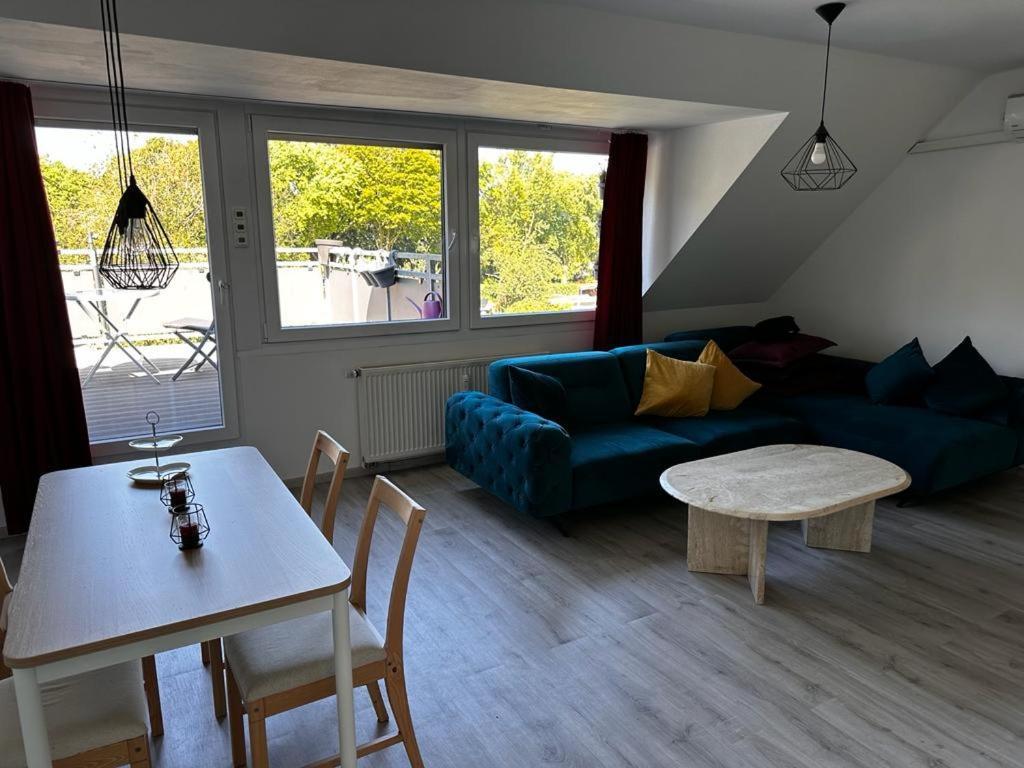 A&V Apartments Wunderschoene Rheinblick Wohnung Zum Entspannen Apt Ela Duisburg Dış mekan fotoğraf