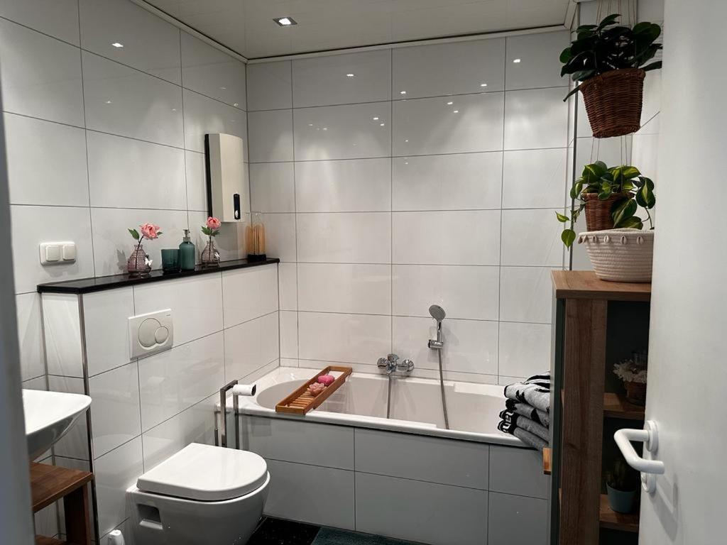 A&V Apartments Wunderschoene Rheinblick Wohnung Zum Entspannen Apt Ela Duisburg Dış mekan fotoğraf