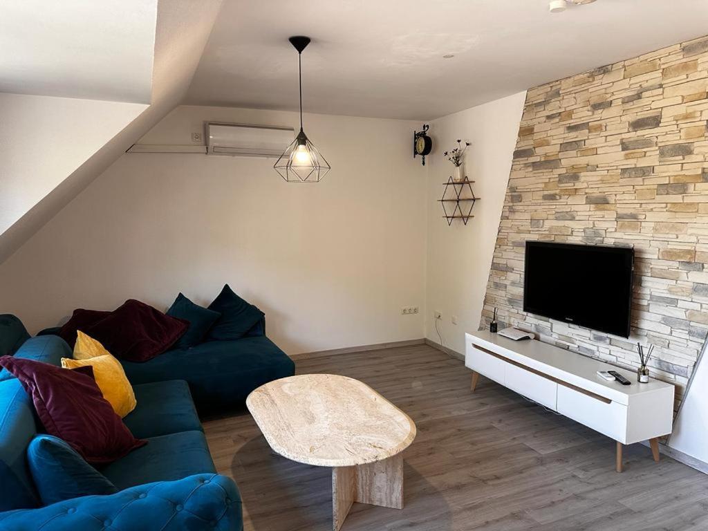 A&V Apartments Wunderschoene Rheinblick Wohnung Zum Entspannen Apt Ela Duisburg Dış mekan fotoğraf